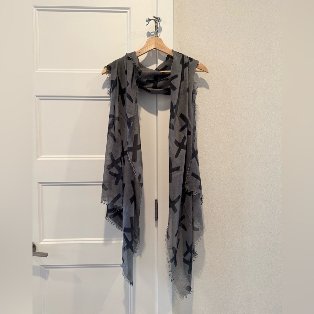 Gray Scarf With Black Pattern - image 1